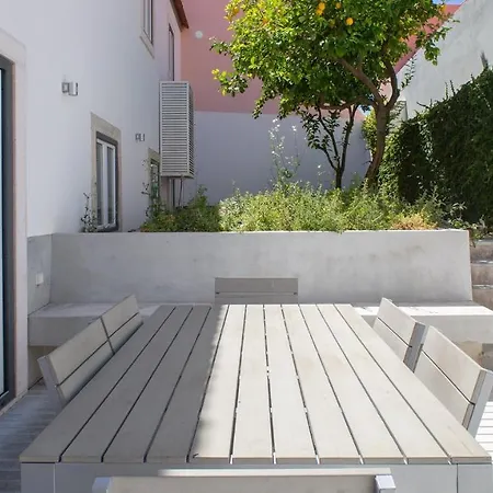 Plum Guide - Lemon Tree Opera شقة